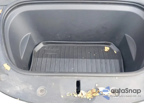 2021 Tesla Model Y Long Range Dual Motor All-Wheel Drive z USA, uszkodzony, nr VIN 5YJYGDEE6MF077084